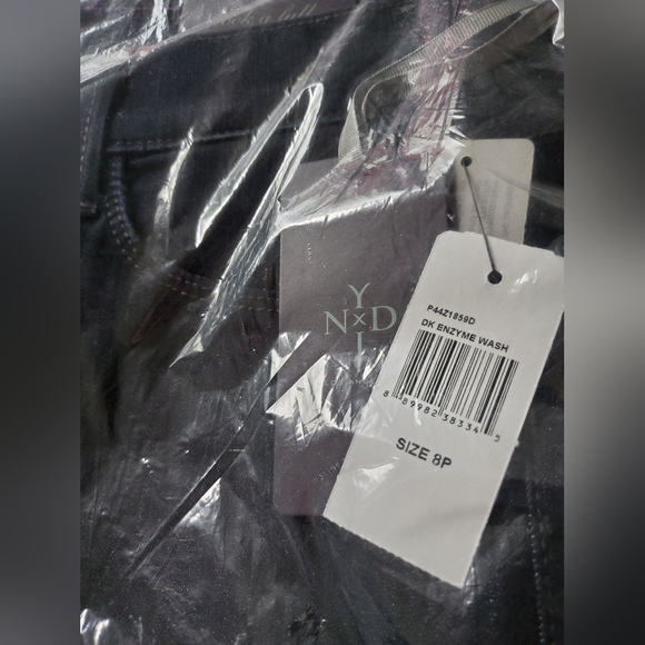 NWT NYDJ Los Angeles Marilyn Straight Jeans. 8 Petite. - Picture 2 of 5